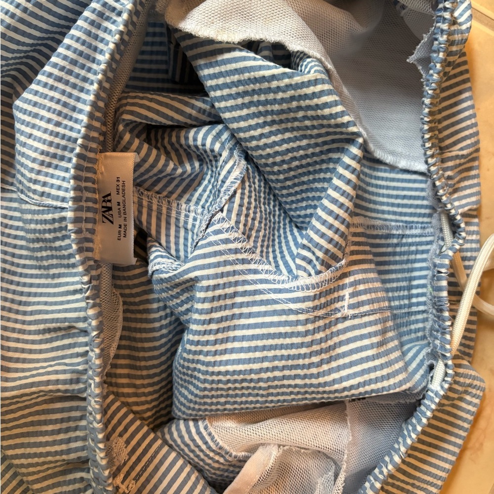 ✨ Zara Men's Blue and White Striped Swim Shorts ✨ - Picture 4 of 5